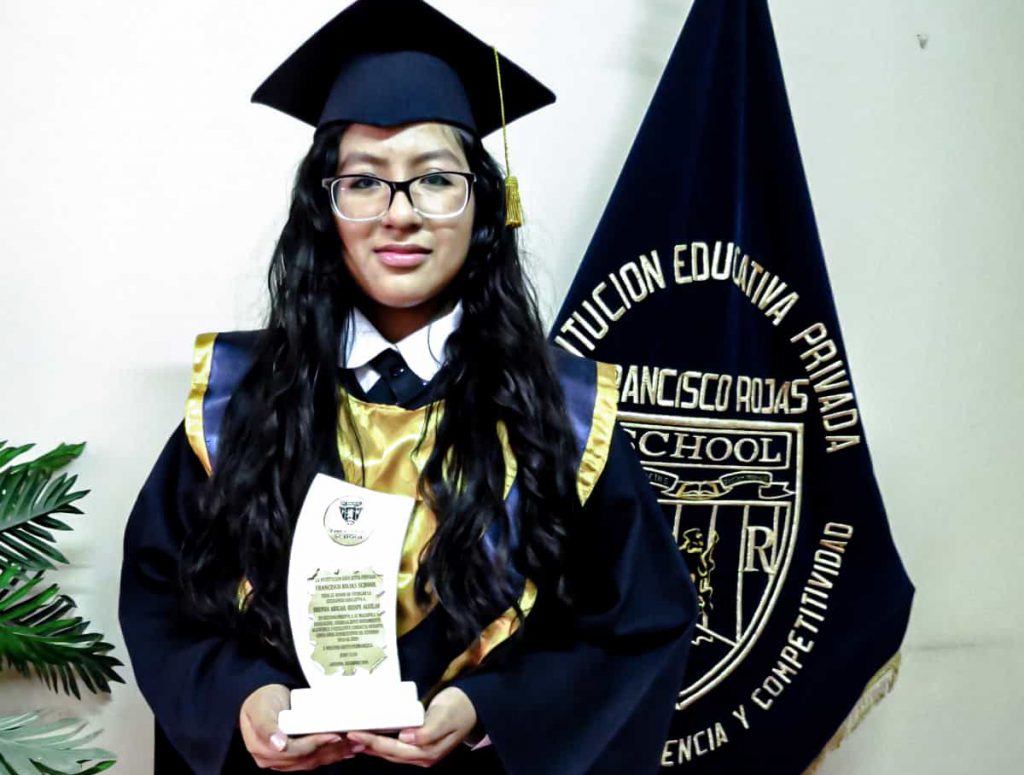 Felicitación pública a nuestra ex alumna ingresante a Medicina